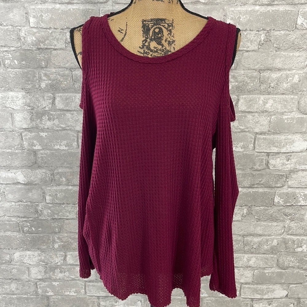 LoveMarks Cold Shoulder Thermal Top